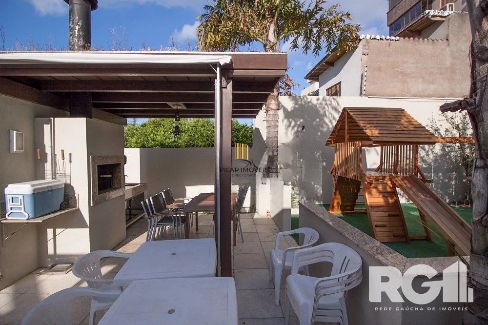 Apartamento com 94m², 3 quartos, 1 suíte, 2 vagas, no bairro Cristo Redentor em Porto Alegre..