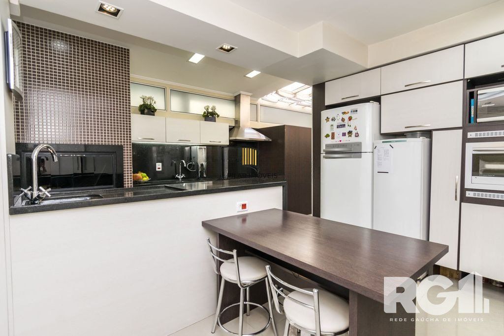 Casa Condominio 4 Dormitório(s) Bairro Sarandi