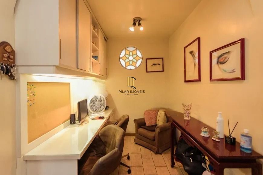 Casa térrea  com 200m² privativos, 3 quartos, Rua Sylvio Sanson - Sarandi