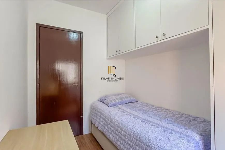 Casa térrea com 4 dormitórios, suíte e 2 vagas.