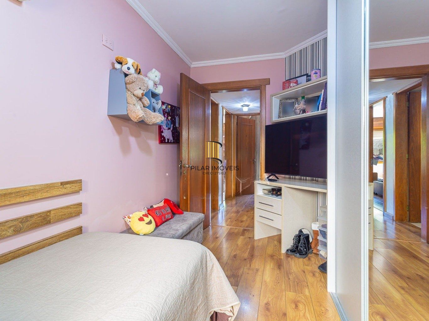 Apartamento Mobiliado, 3 dormitórios e 2 vagas no Bairro Vila Ipiranga