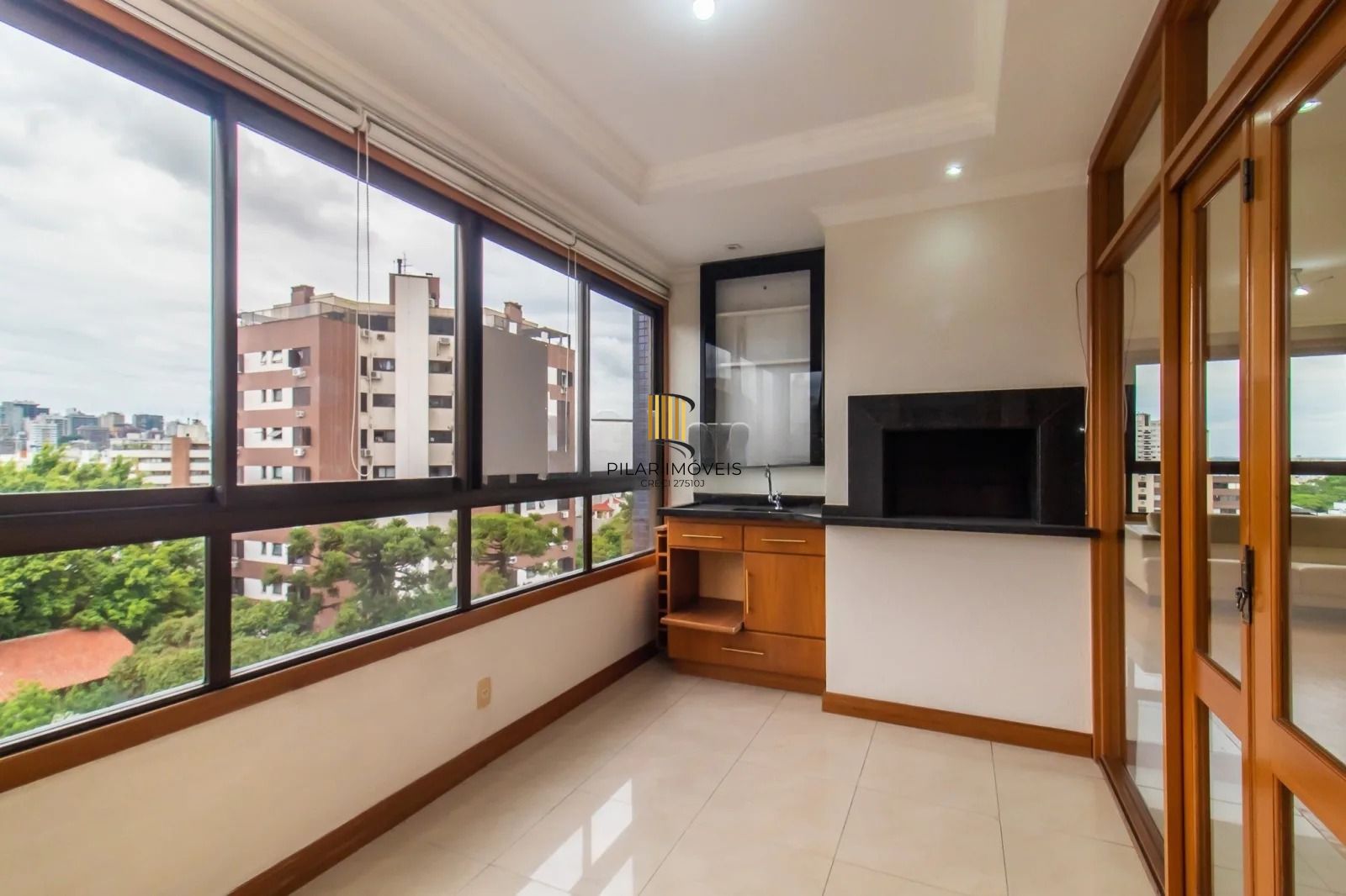Apartamento com lareira e churrasqueira no Higienópolis