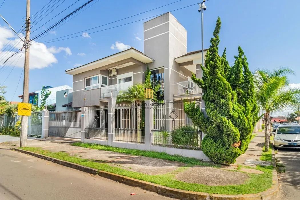 Casa térrea com 3 dormitórios, suíte e 2 vagas.