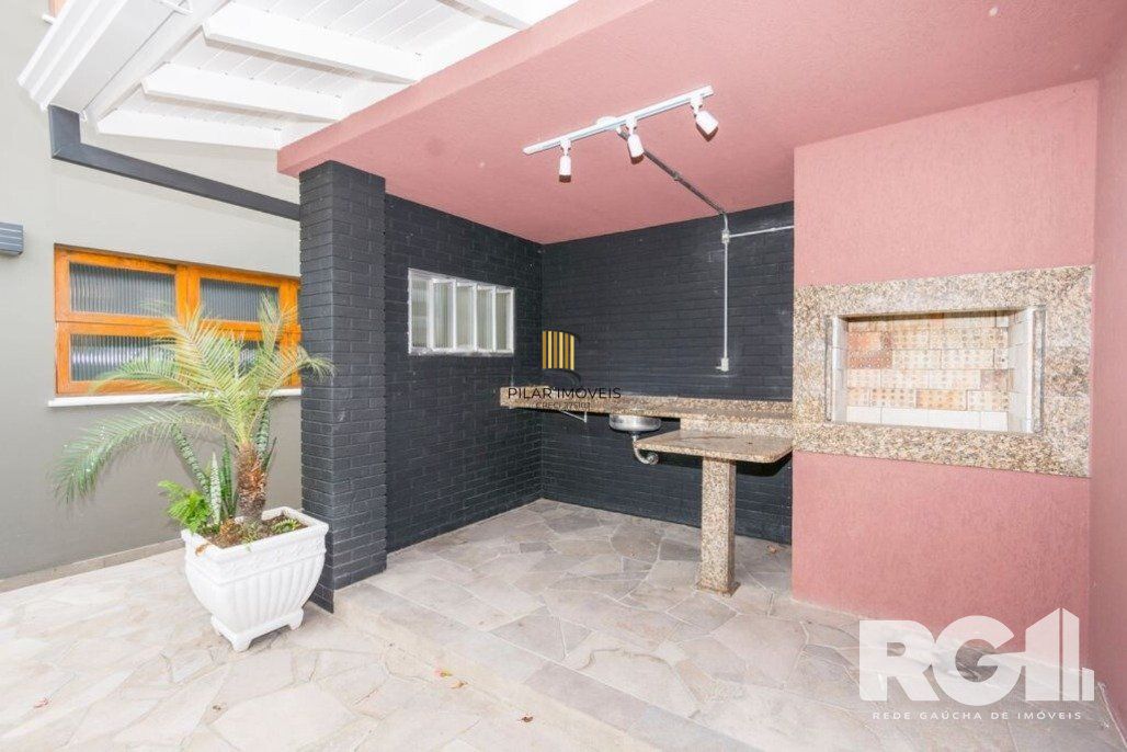 Casa com piscina, 3 dormitórios, 258m² privativos, no Jardim Itu.