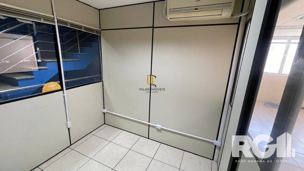 Prédio comercial reformado com auditório e 30 salas equipadas