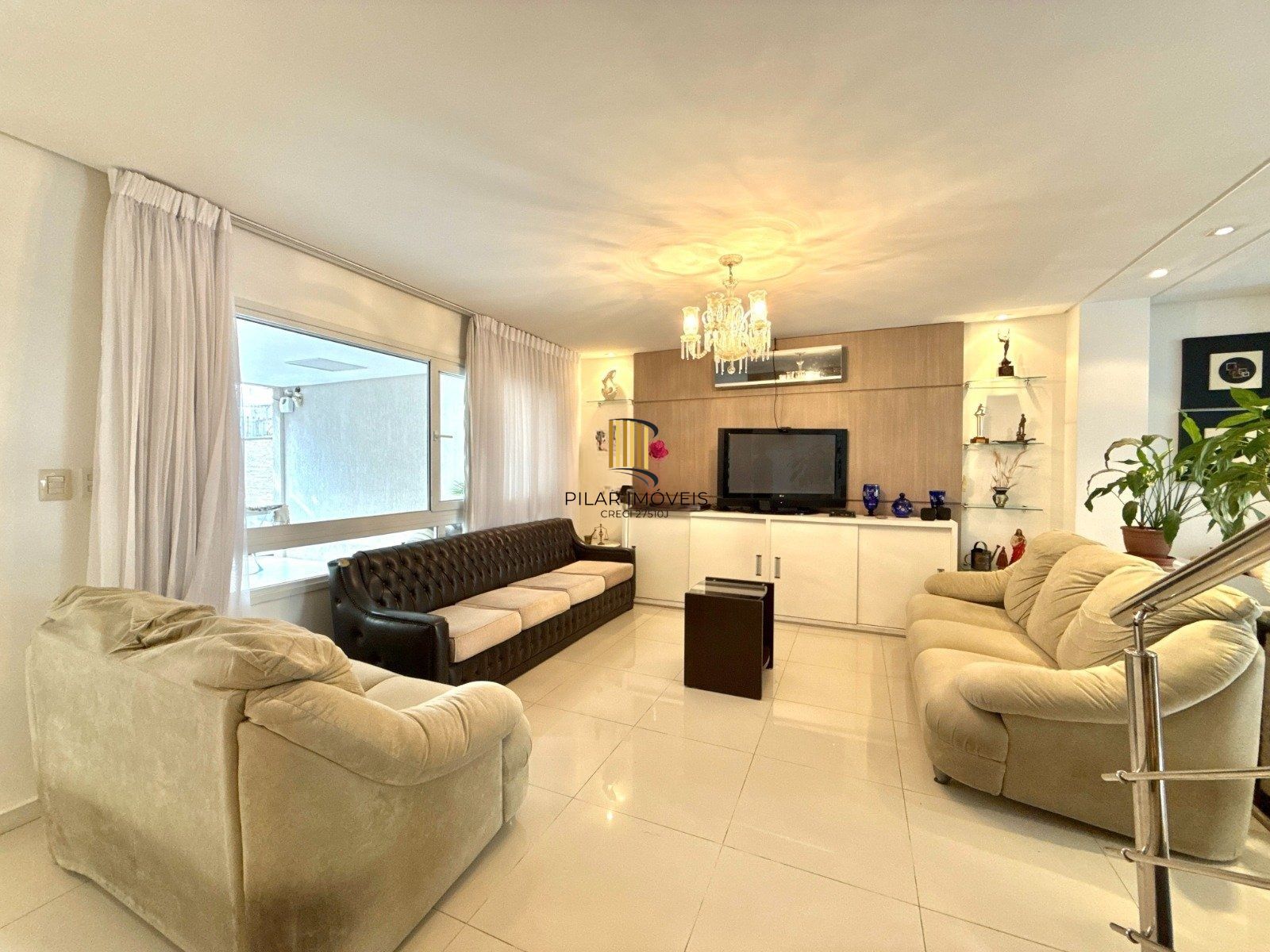 Casa com 3 Suítes e 3 Vagas no Bairro Vila Ipiranga