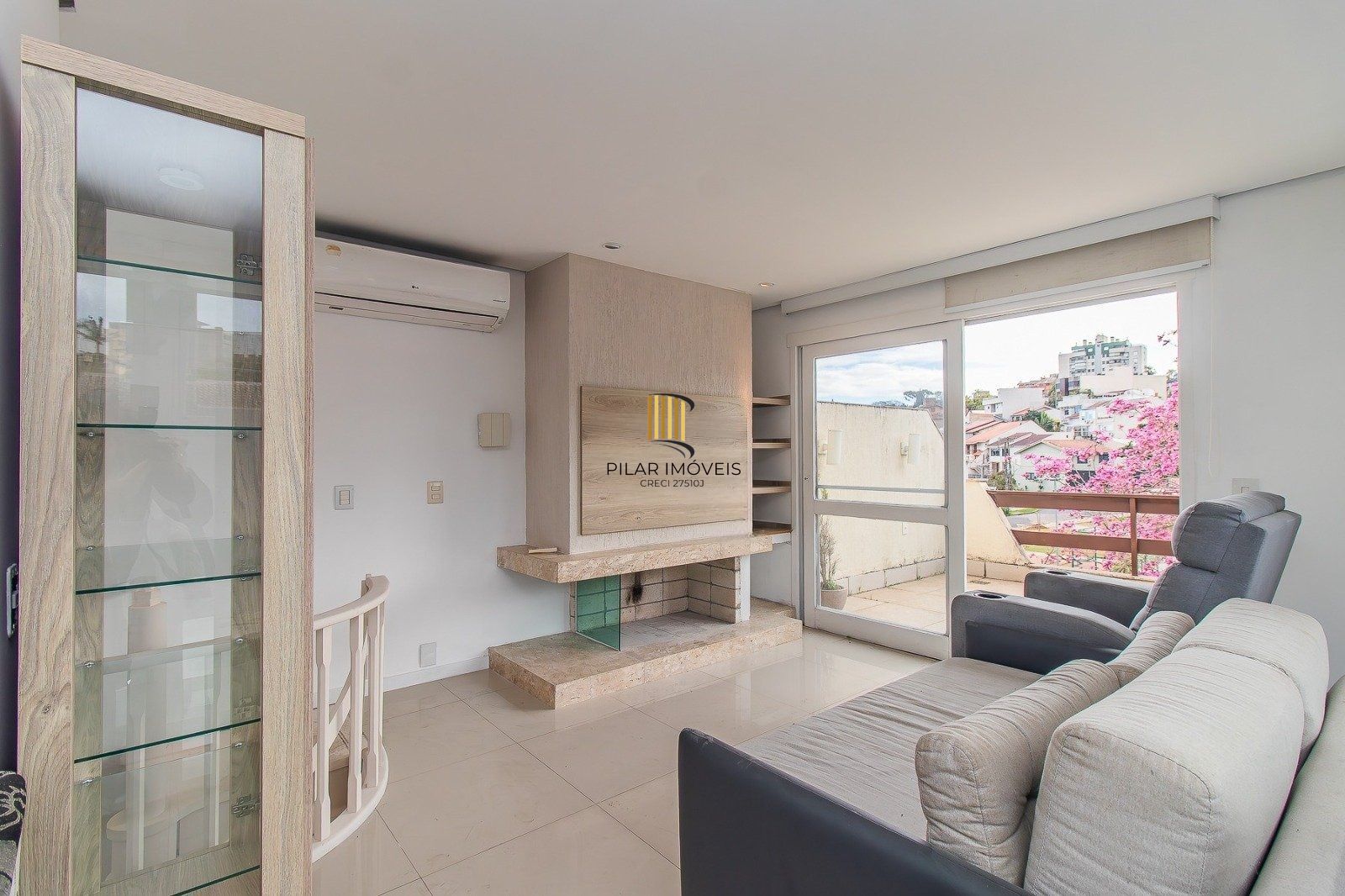 Cobertura com 2 Quartos no  Bairro Chácara das Pedras em Porto Alegre - Pilar Imóveis