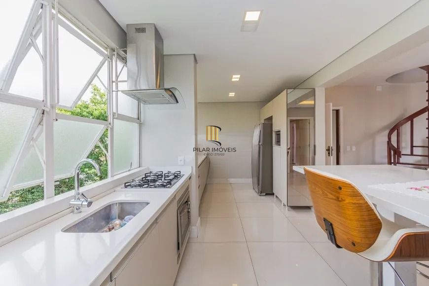 Cobertura com 3 quartos, 235² privativos,  e elevador, na Rua Coronel Bordini,  Moinhos de Vento