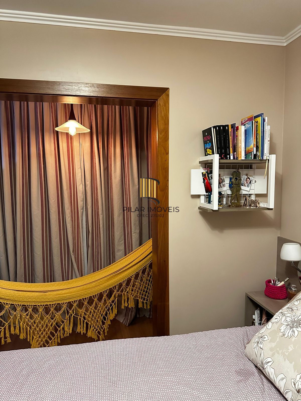 Apartamento 2 Dormitórios com Sacada e Vaga Coberta