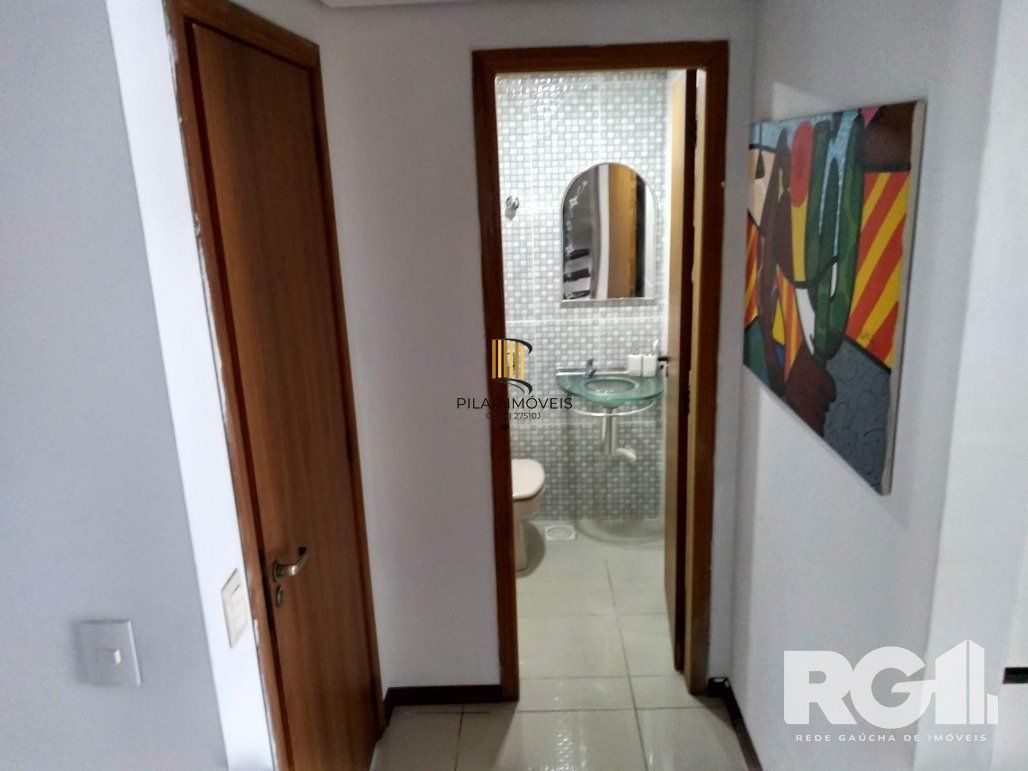 Excelente casa  3 dorm, 122m² privativos, amplo pátio com piscina nos fundos,  Rua Doutor João César Krieger