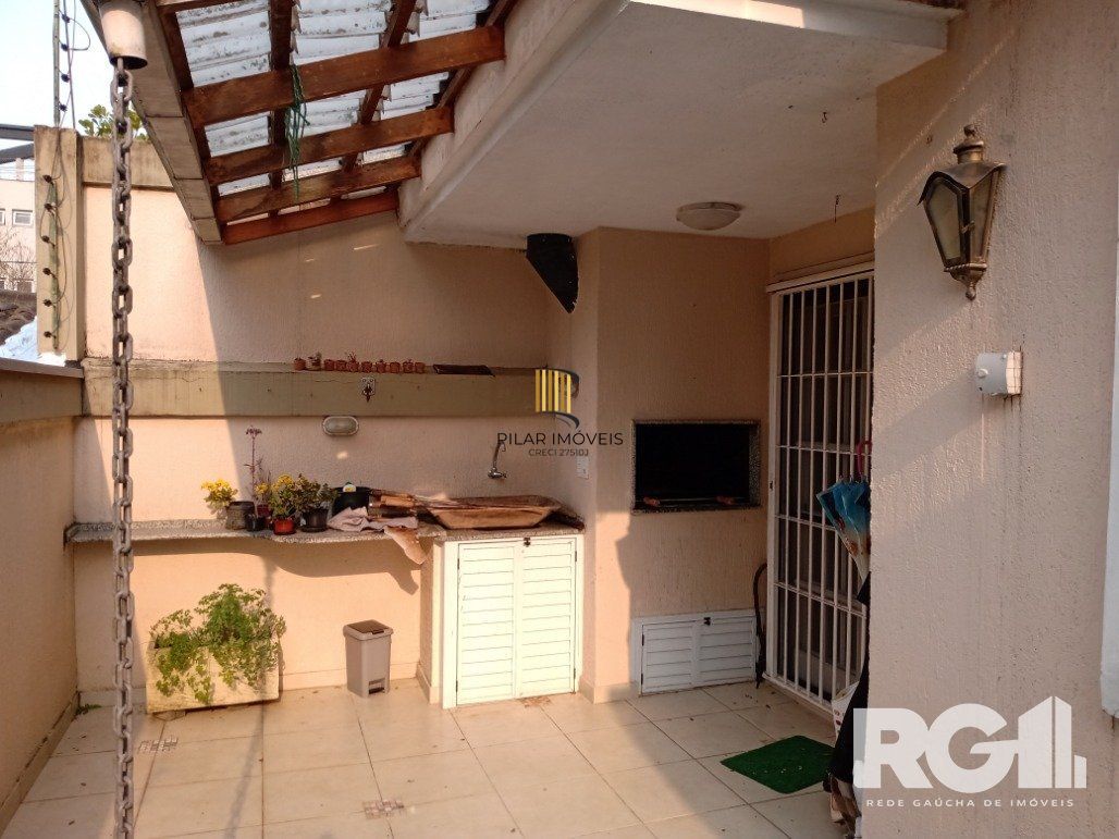 Casa de Condomínio 4 dormitórios no bairro Chácara das Pedras