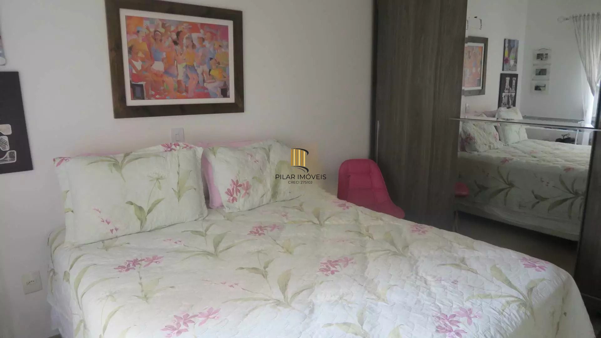 Apartamento com 3 dormitórios, suíte e churrasqueira.