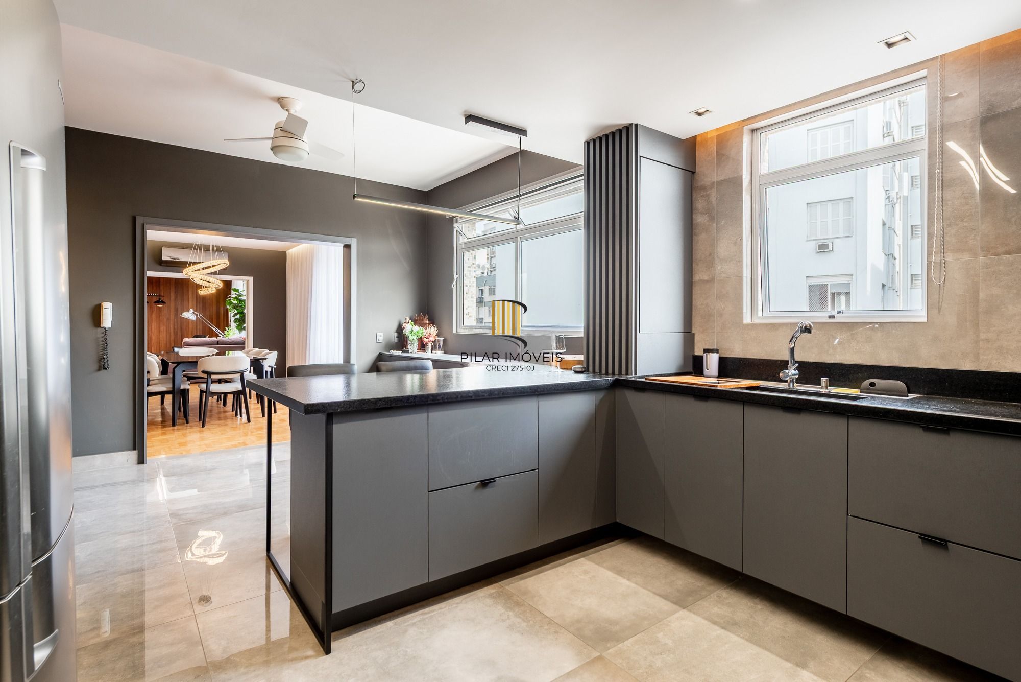 Apartamento com 295m² e 3 dormitórios, 1 suíte, 2 vagas individuais, no bairro Independência
