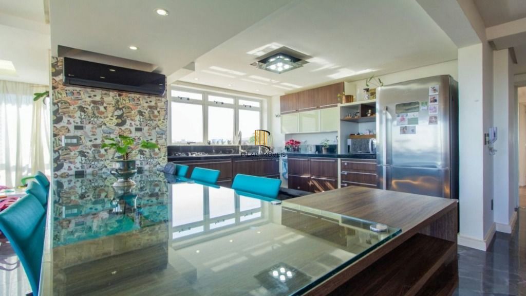 Cobertura mobiliada com piscina e vista 360° no Jardim Planalto – POA