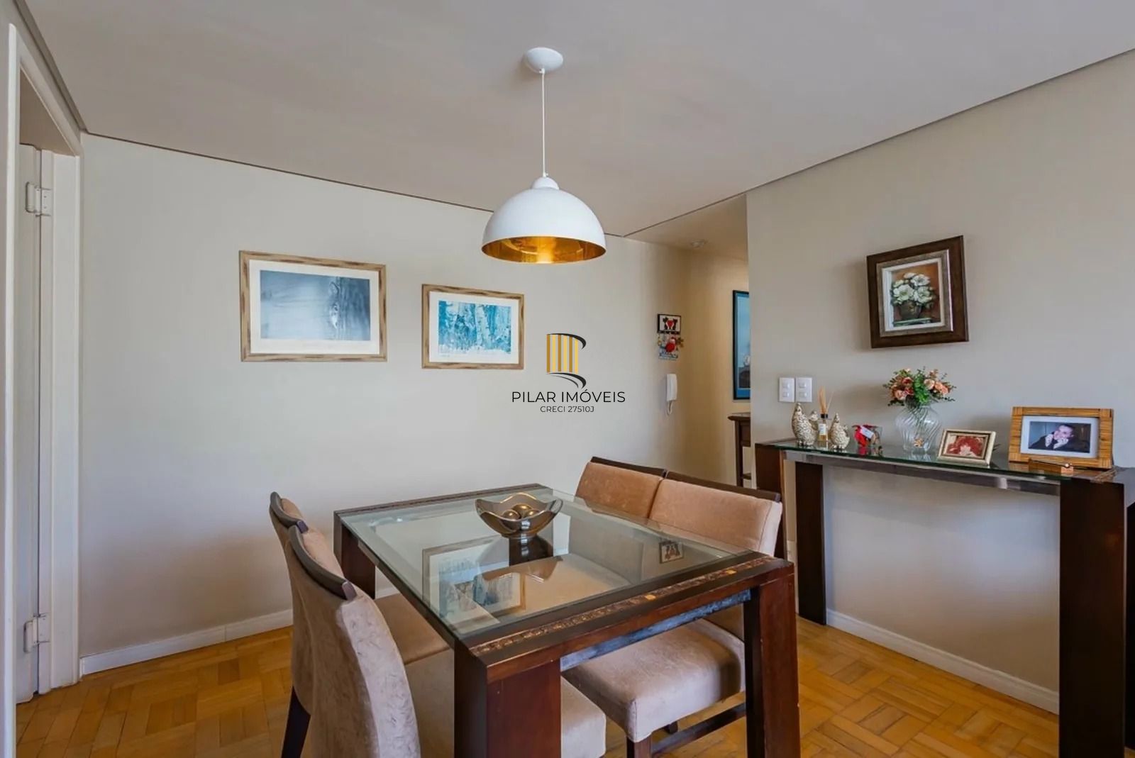 Apartamento de 2 dorm, 80m² privativos com vaga de garagem e elevador.