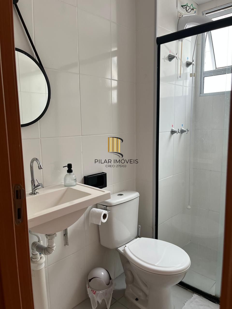 Apartamento com 2 dormitórios e vaga na Protásio Alves