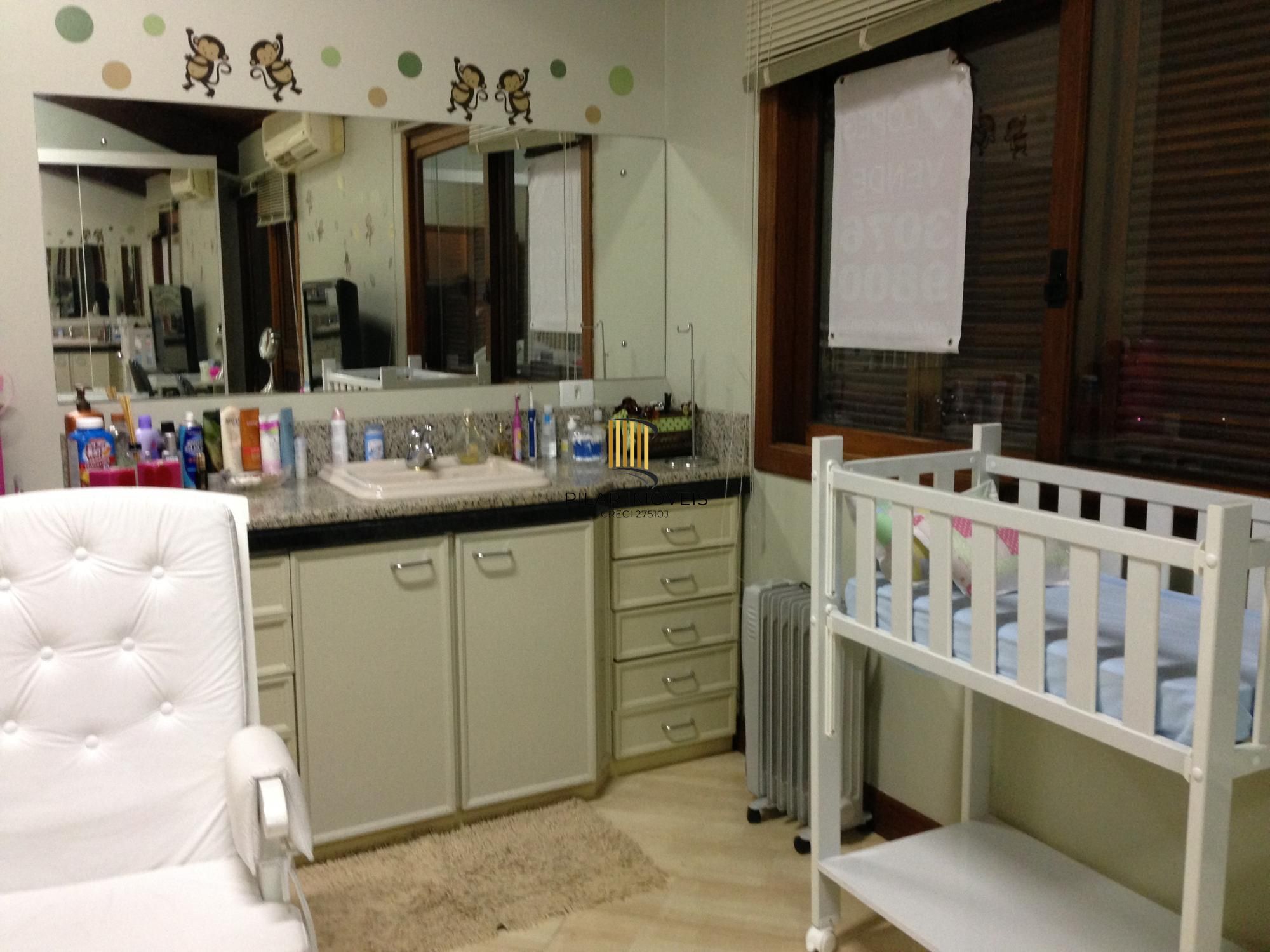 Casa de Condomínio 6 dormitórios no bairro Três Figueiras