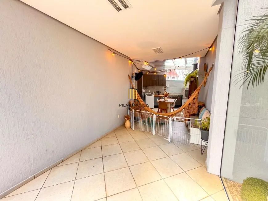 Casa Reformada em Condomínio com Suíte e Espaço Versátil Avenida Ecoville