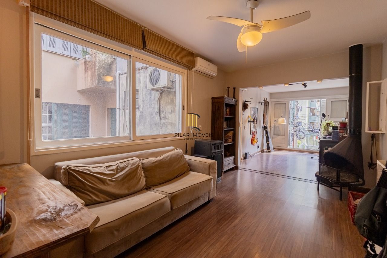 Apartamento de 2 dormitórios, transformado em 1, totalmente reformado.