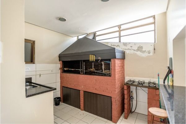 Apartamento reformado 3 dormitórios com vista aberta no Mont Serrat