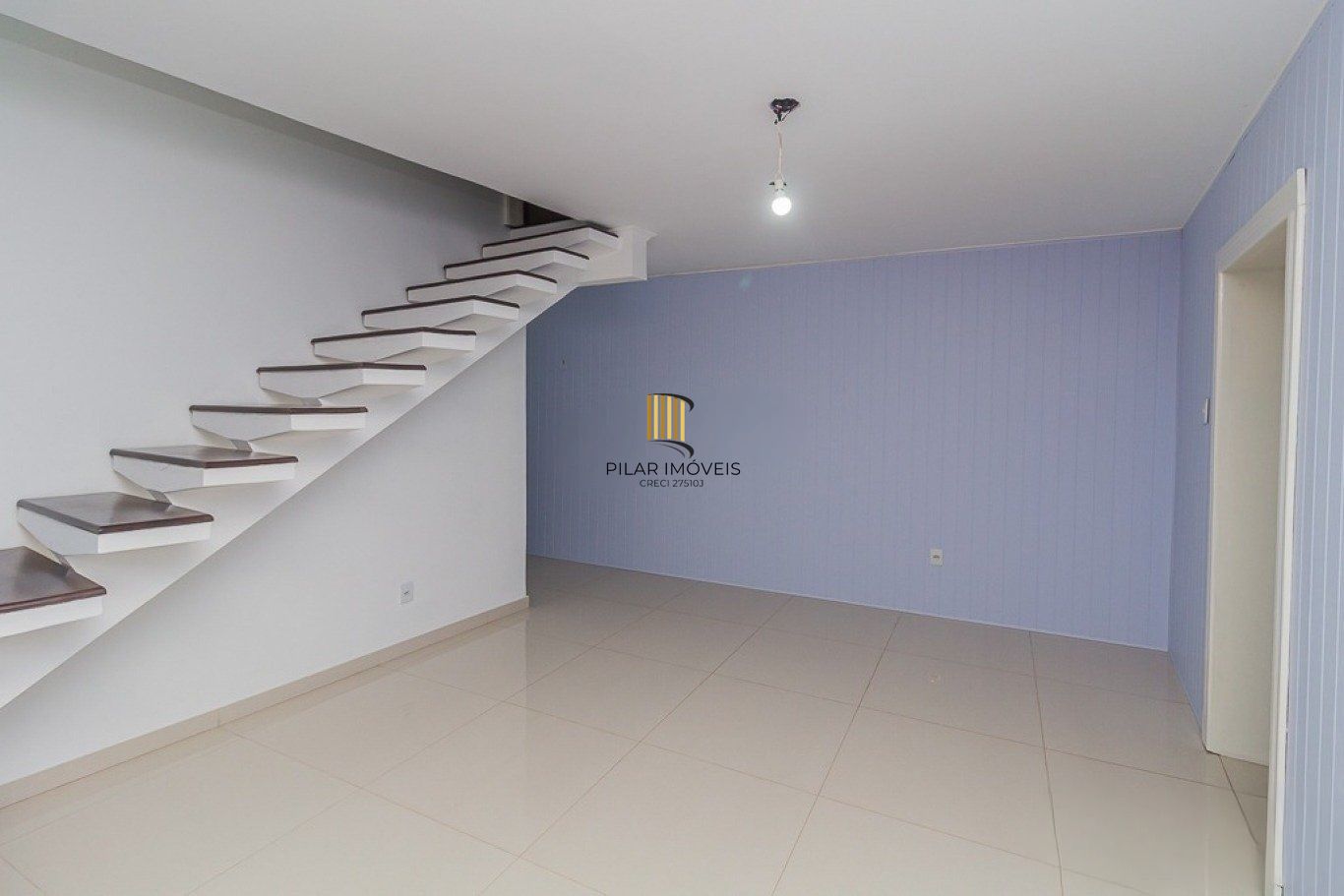 Casa térrea com 3 dormitórios, suíte e 2 vagas,