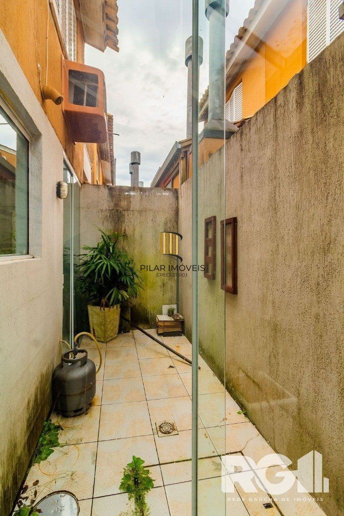 Casa em condomínio com 3 dormitórios, suíte, espaço gourmet.