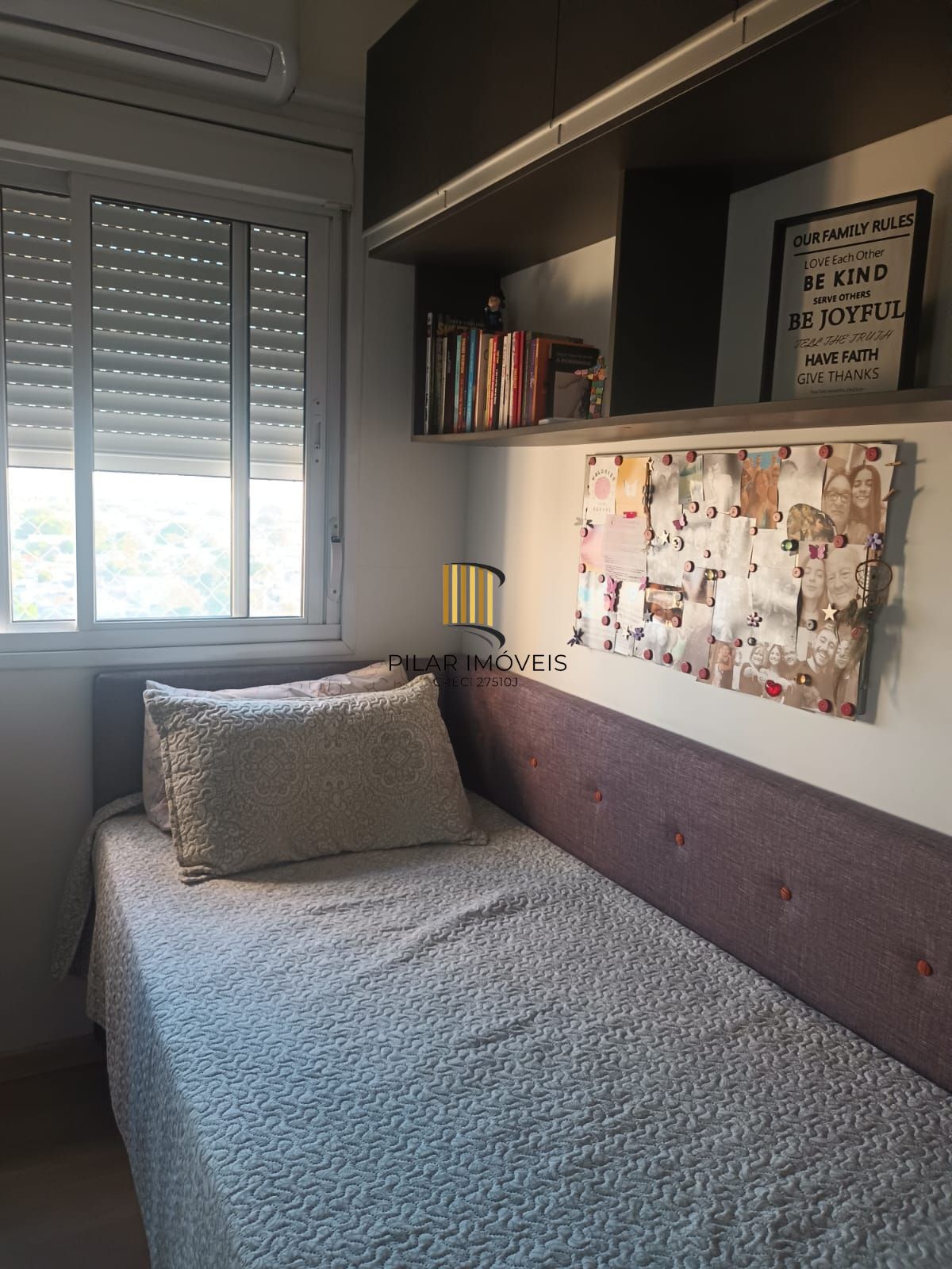 Apartamento de 3 dormitórios com living estendido, semi mobiliado, suíte e churrasqueira.