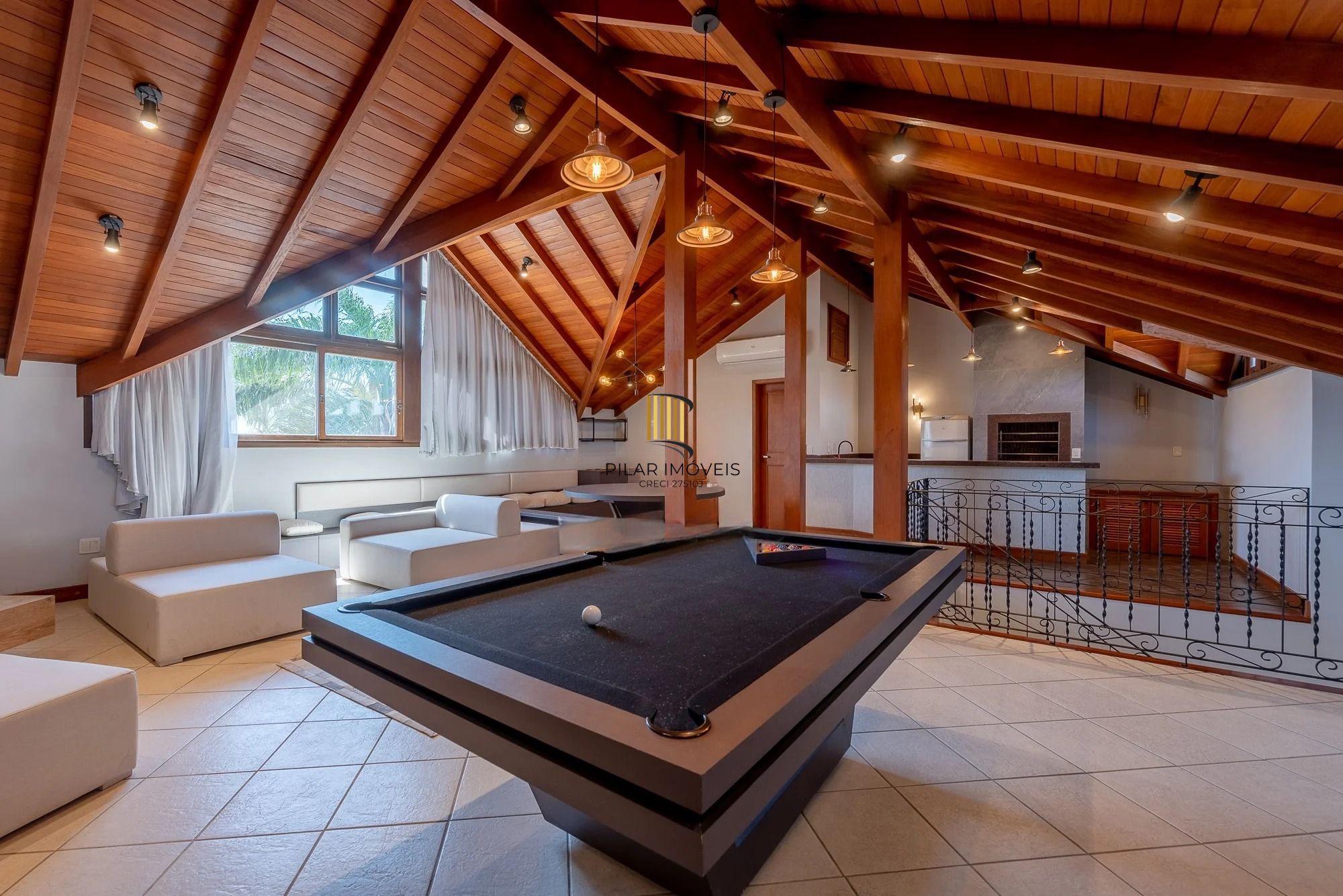 Casa alto padrão com 473m², piscina e 3 suítes no Ecoville – POA