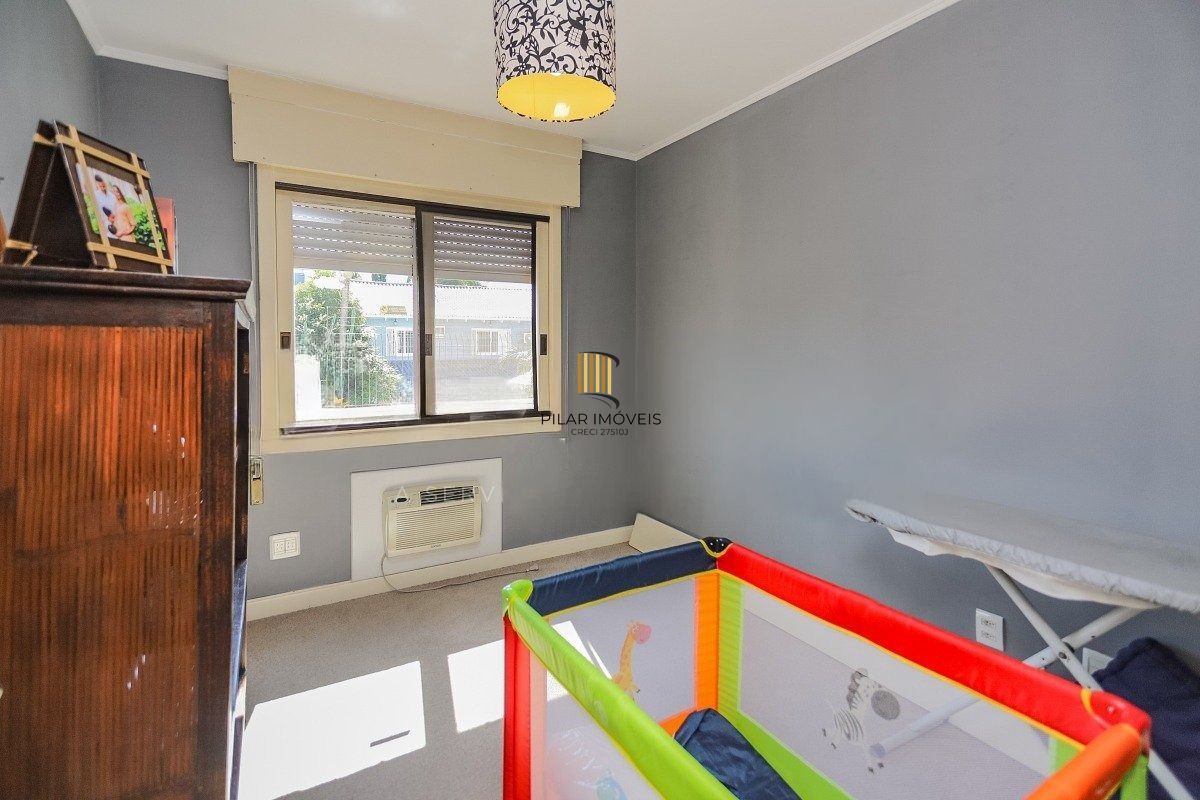 Apartamento com 3 dormitórios, suíte, 2 vagas e varanda com churrasqueira.