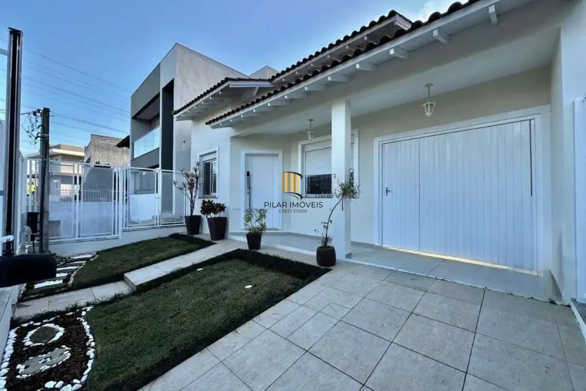 Casa em condomínio com 2 dormitórios, suíte e 2 vagas