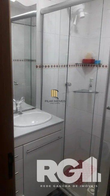 Casa residencial com 3 dormitórios 90m² privativos, e 2 vagas à venda no bairro Parque Santa Fé em Porto Alegre