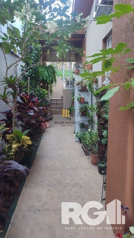Casa 3 dormitórios no bairro Chácara das Pedras