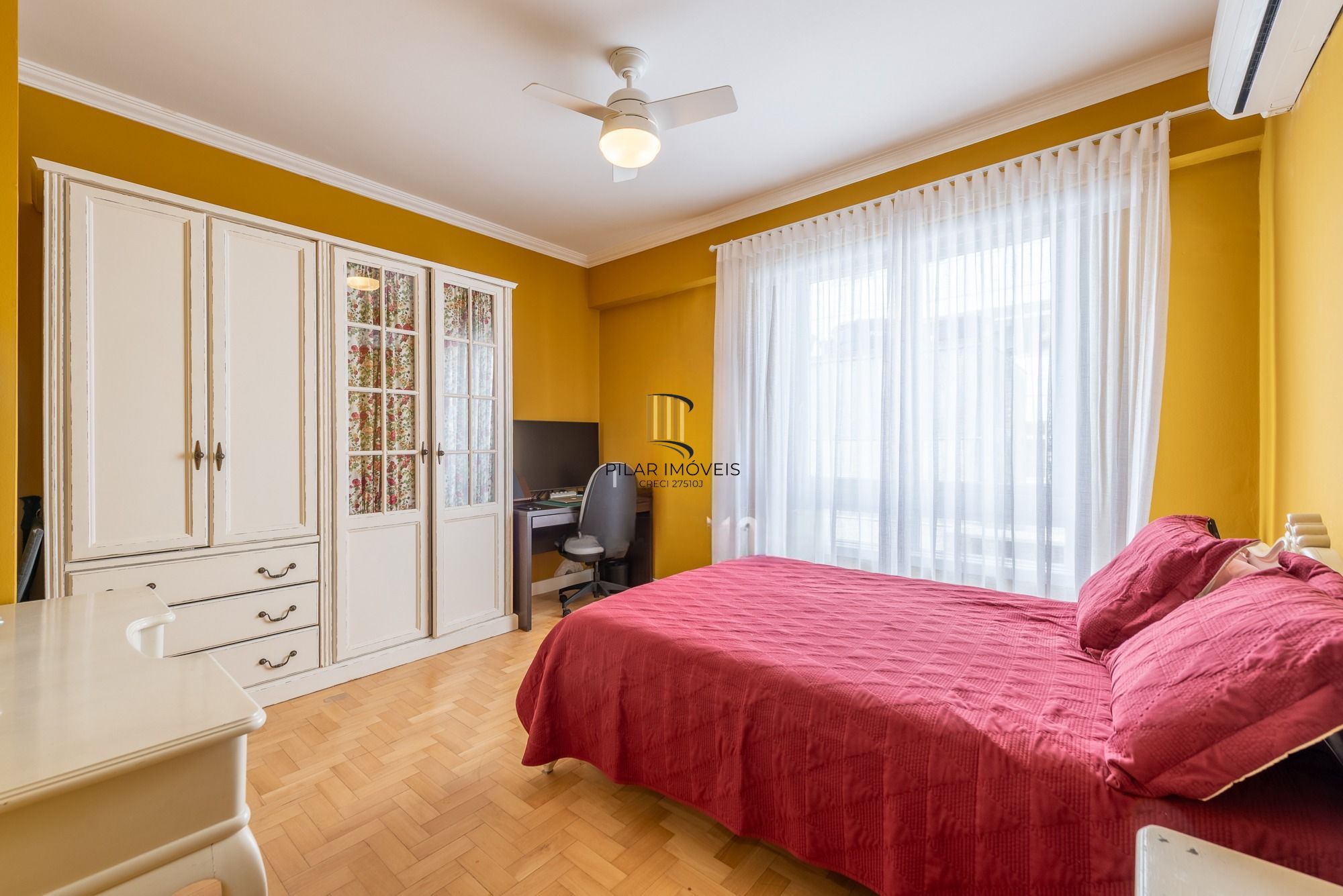 Apartamento com 295m² e 3 dormitórios, 1 suíte, 2 vagas individuais, no bairro Independência