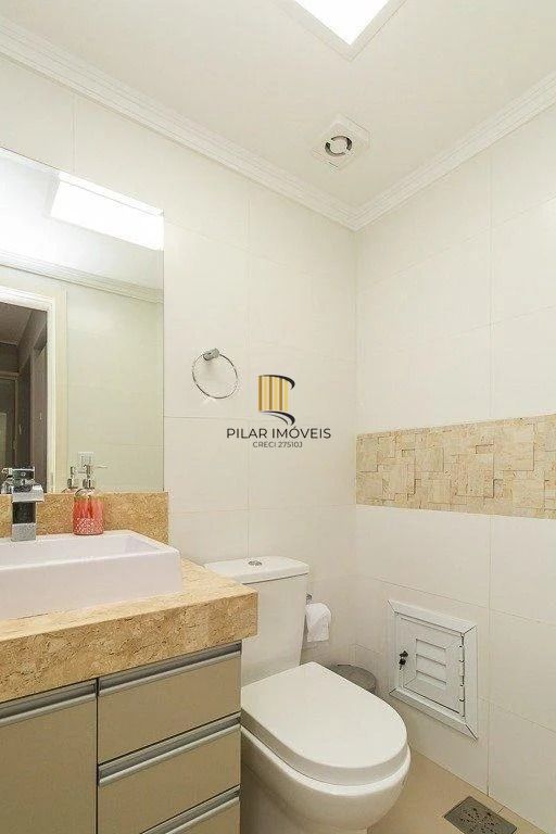 Casa em condomínio com 4 quartos, 2 suítes e 2 vagas à - Jardim Sabara