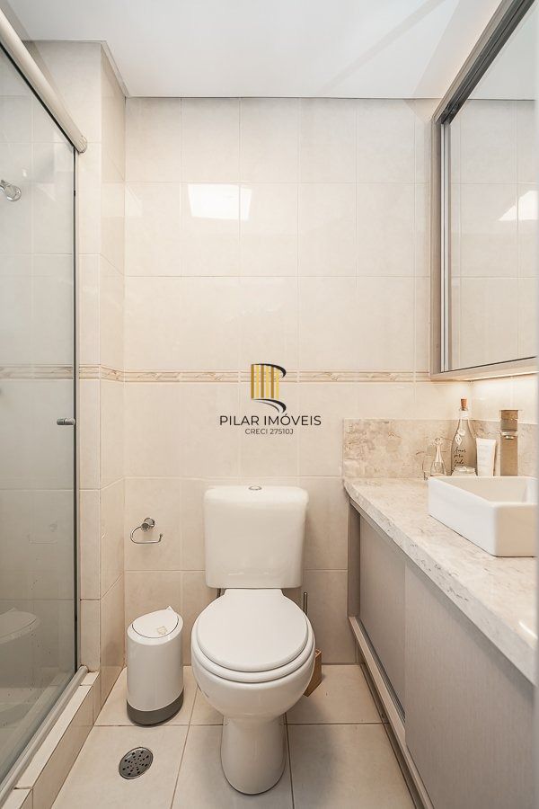 Apartamento de 3 dormitórios com 1 suíte, semimobiliado.