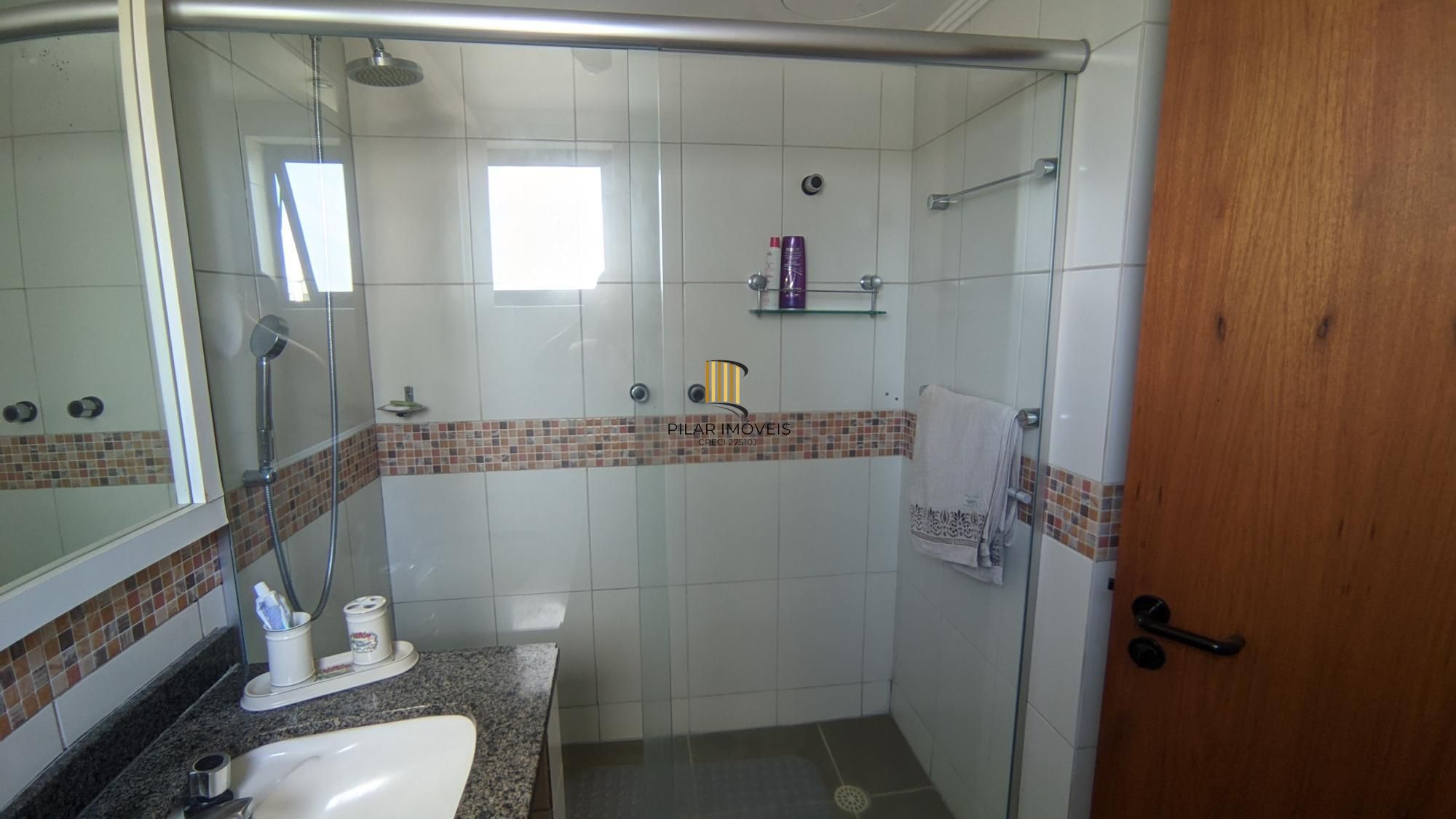 Cobertura com piscina 3 dorm, 2 vagas individuas, no bairro Petrópolis