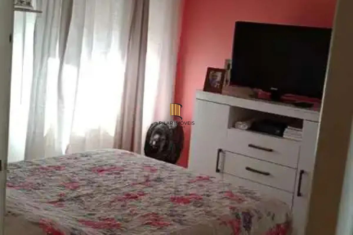 Apartamento com 2 dormitórios semimobiliado.