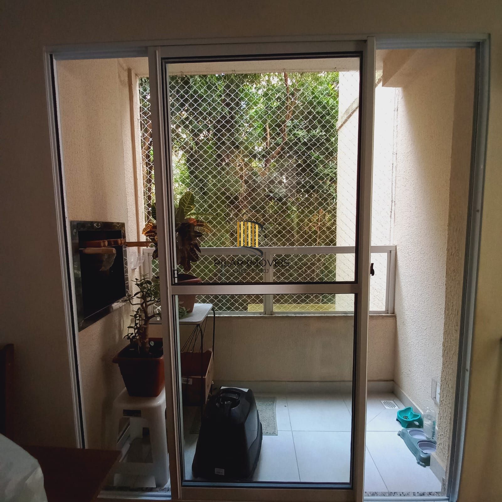 Apartamento 2 Dormitórios, sacada com churrasquieira, 1 vaga  Portaria 24h