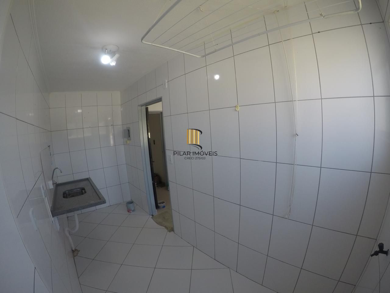 Apartamento com 2 dormitórios totalmente reformado com 2 vagas rotativas.