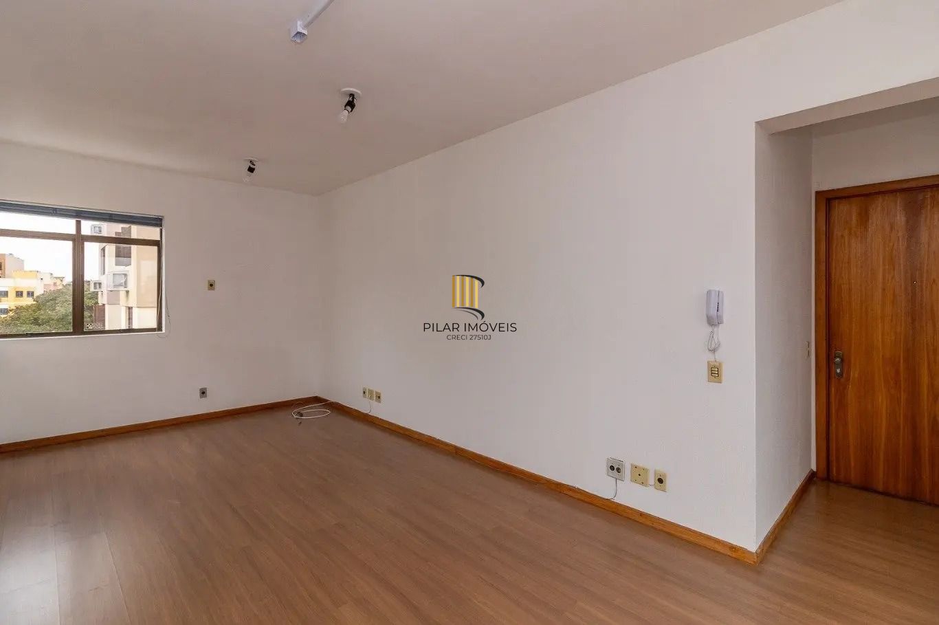 Sala a com 40m² privativos vaga e elevador, na Rua Barão do Gravataí, Menino Deus - Porto Alegre.