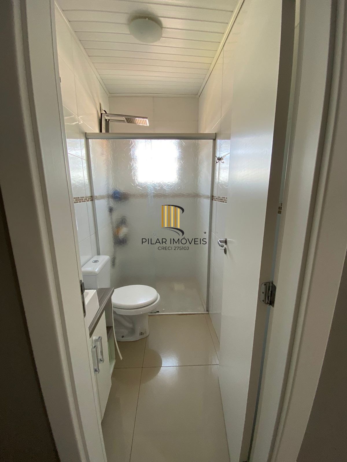 Casa térrea com 2 dormitórios, totalmente reformada.