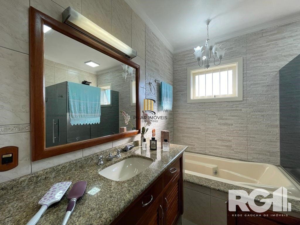 Casa 3 dormitórios no bairro Vila Cachoeirinha