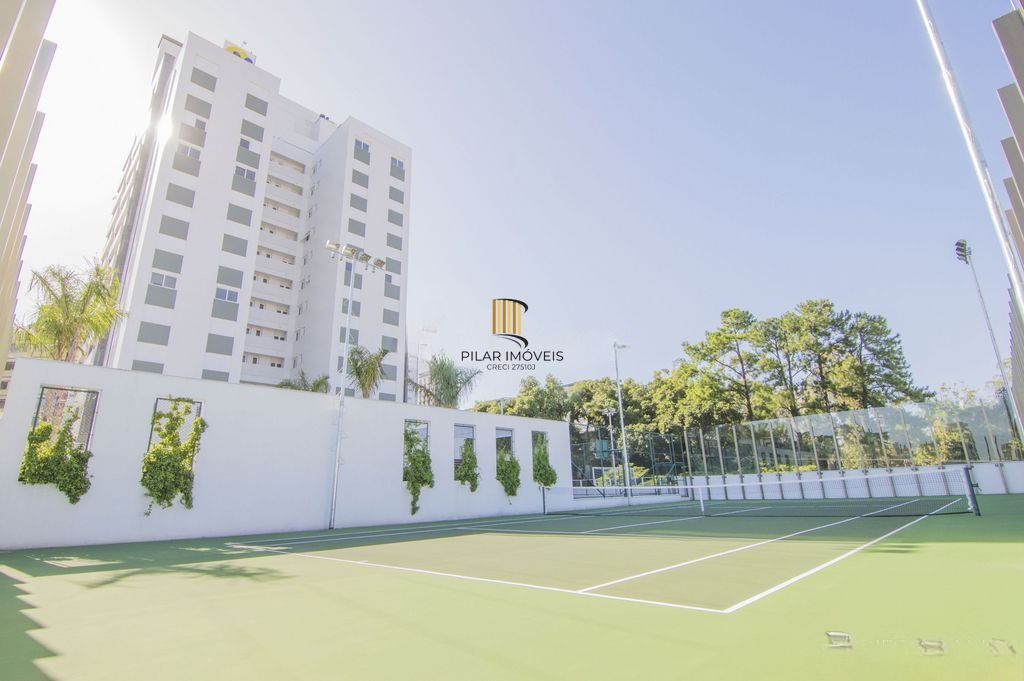 Amplo apartamento com 3 suítes, lavabo, lareira e 2 vagas individuais.