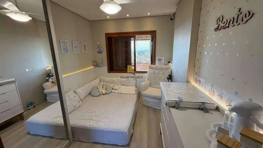 Cobertura com 4 dormitórios, 2 suítes, lavabo e 3 vagas de garagem.