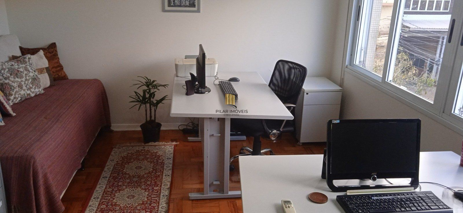 Apartamento com 3 dormitórios, living 2 ambientes, banheiro social, total de 109,57m² privativos, cozinha e área de serviço separadas.