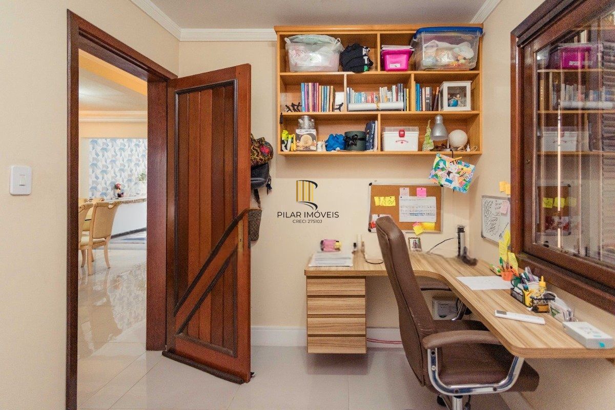 Casa semi-mobiliada com 3 suítes e amplo salão de festas no Cristo Redentor