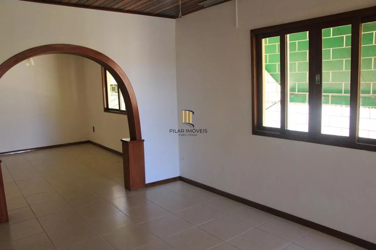 Casa 3 dormitórios com suíte e pátio no Jardim Planalto