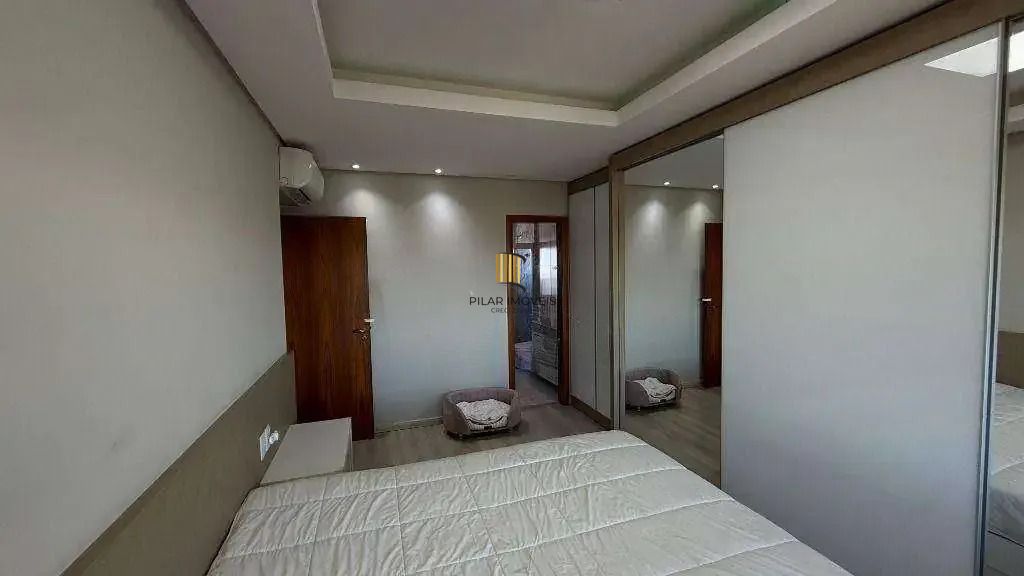 Cobertura com 4 dormitórios, 2 suítes, lavabo e 3 vagas de garagem.