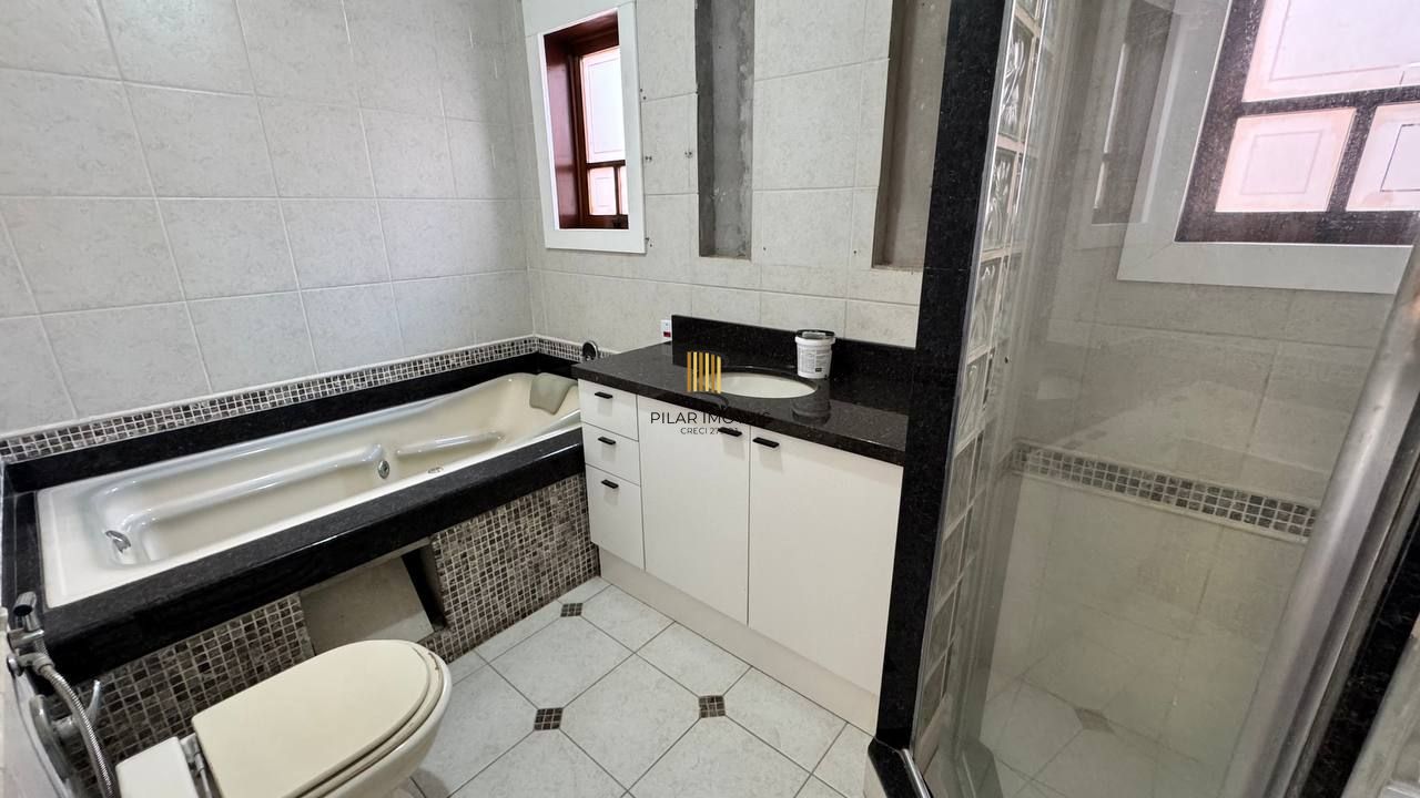 Casa 5 dormitórios no bairro Vila Nova