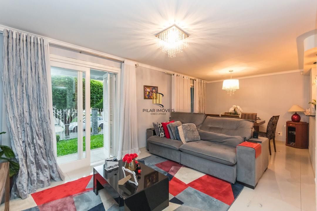 Casa com 3 dormitórios, 01 suíte, 03 vagas